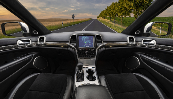 275216667-inside-empty-autonomous-car-driving-600px